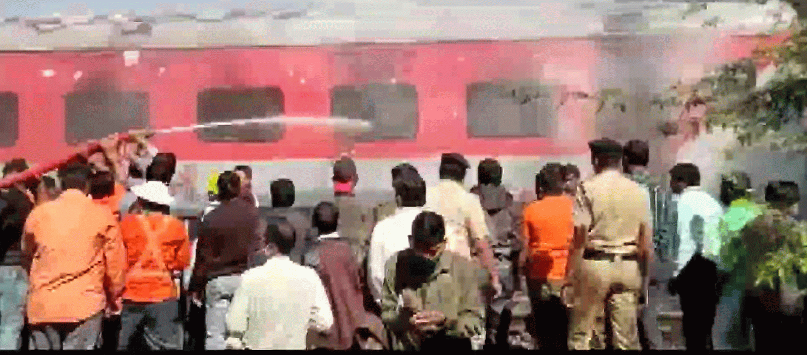 Gandhidham-Puri Express train fire in Maharashtra