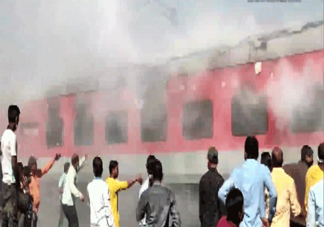 Gandhidham-Puri Express train fire in Maharashtra