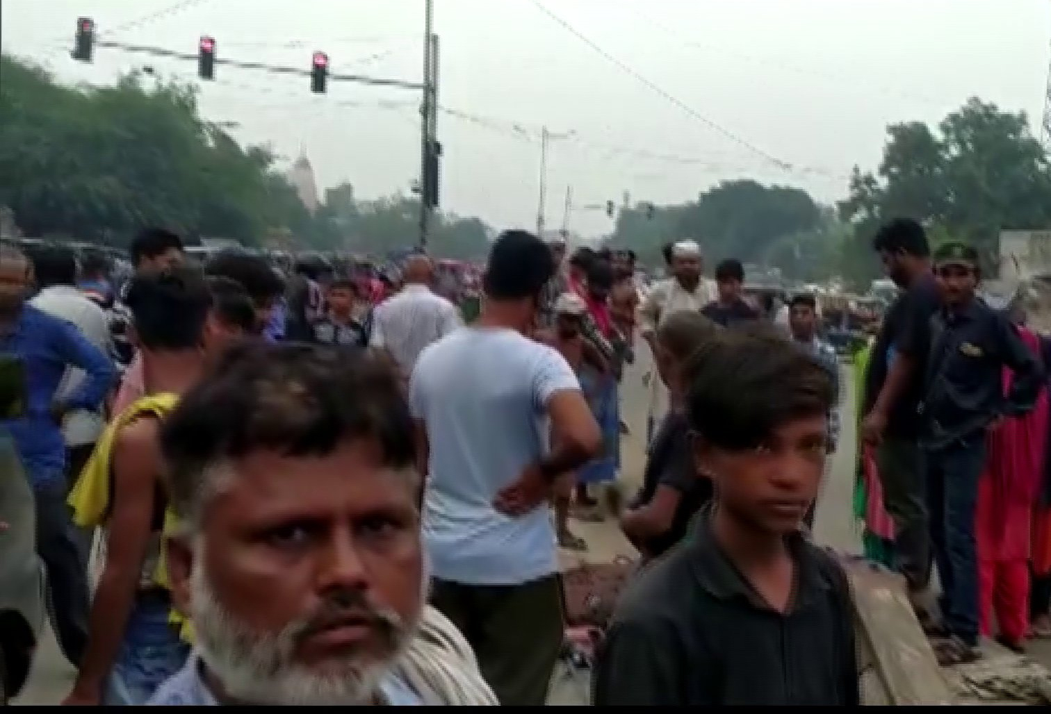 High Speed Truck Crushed Peoples Sleeping On Divider In Delhi