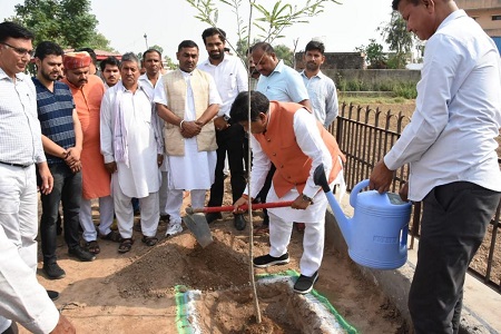 विधानसभा अध्यक्ष  गुप्ता ने अमृत सरोवर के जीर्णोद्धार के कार्य का किया विधिवत शुभारंभ