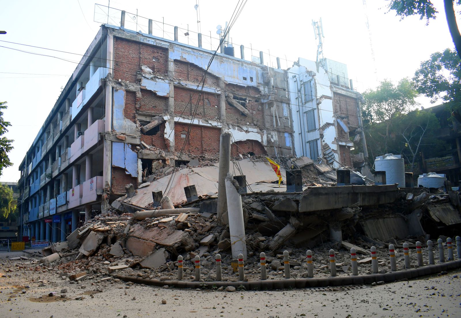 Chandigarh Sector 17 Building Collapse Video News Update