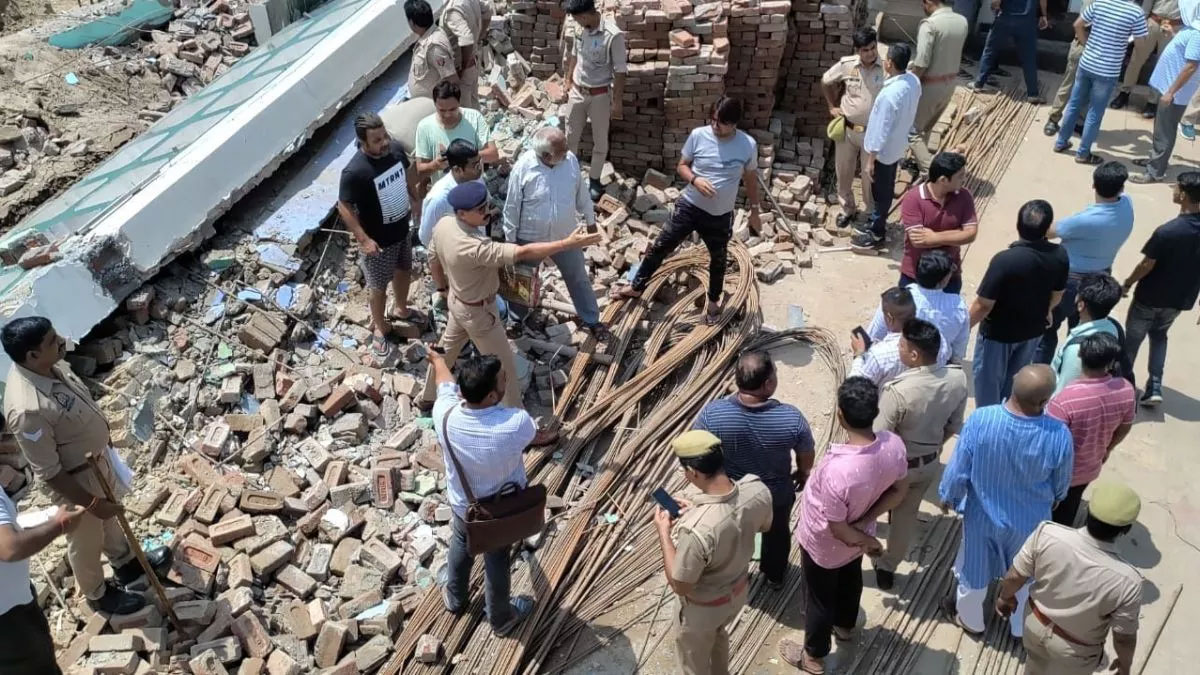 Amroha Cinema Hall Lanter Collapsed