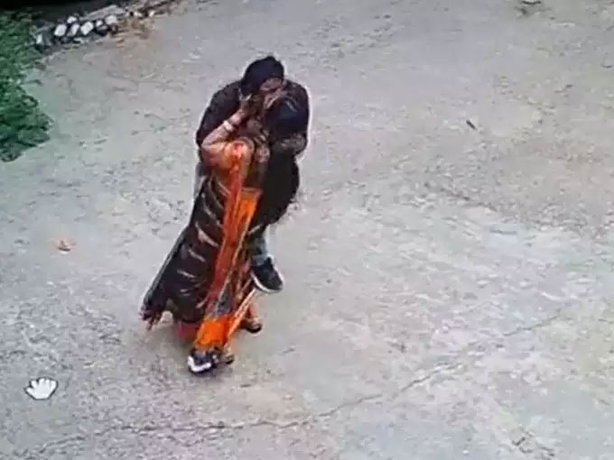 Bihar Woman Kiss Latest Viral Video