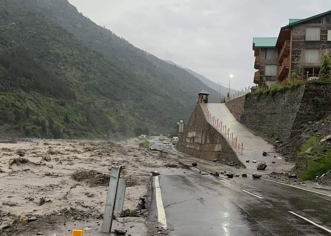 Cloud Burst Heavy Flood in Shimla, Kullu And Mandi Himachal Pradesh News