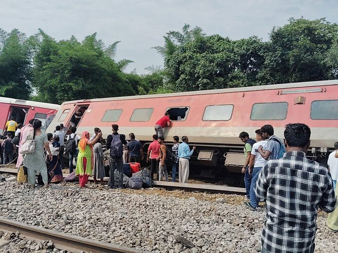 Gonda Train Accident Chandigarh-Dibrugarh Express Derailed Deaths Update