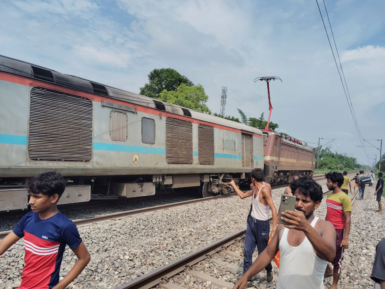 Gonda Train Accident Chandigarh-Dibrugarh Express Derailed Deaths Update