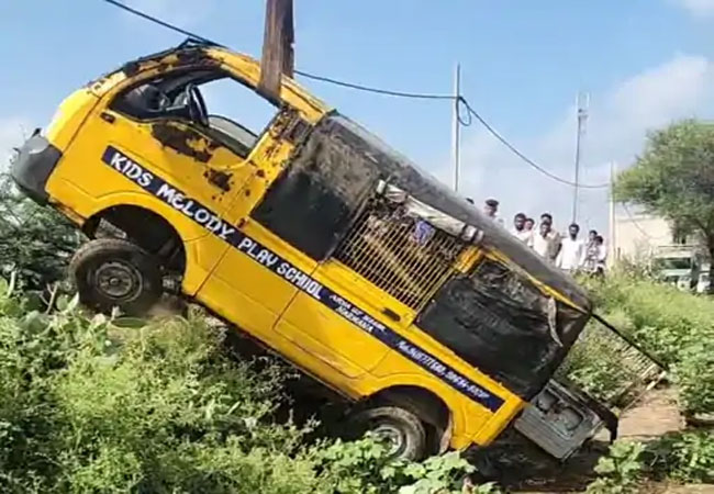 Haryana Jind School Van Accident Students Injured Latest News