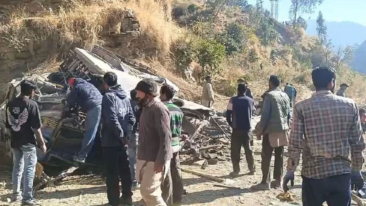 Himachal Pradesh Kullu bus major accident fell into a deep gorge 