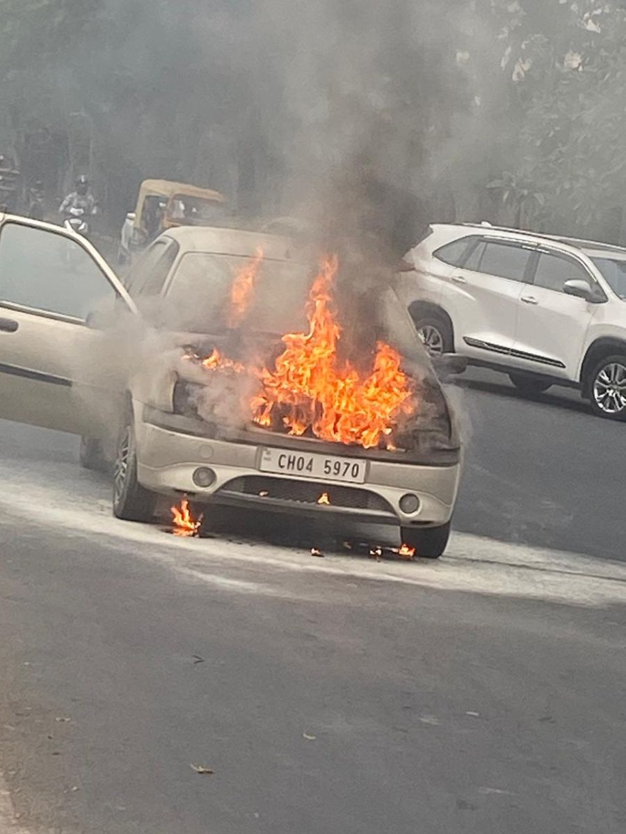 Chandigarh Ford Icon Car Horrific Fire Video News Update