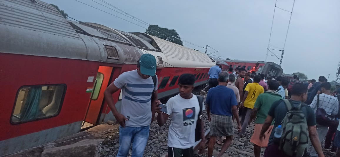 Jharkhand Major Rail Accident Howara-Mumbai Express Derailed Deaths