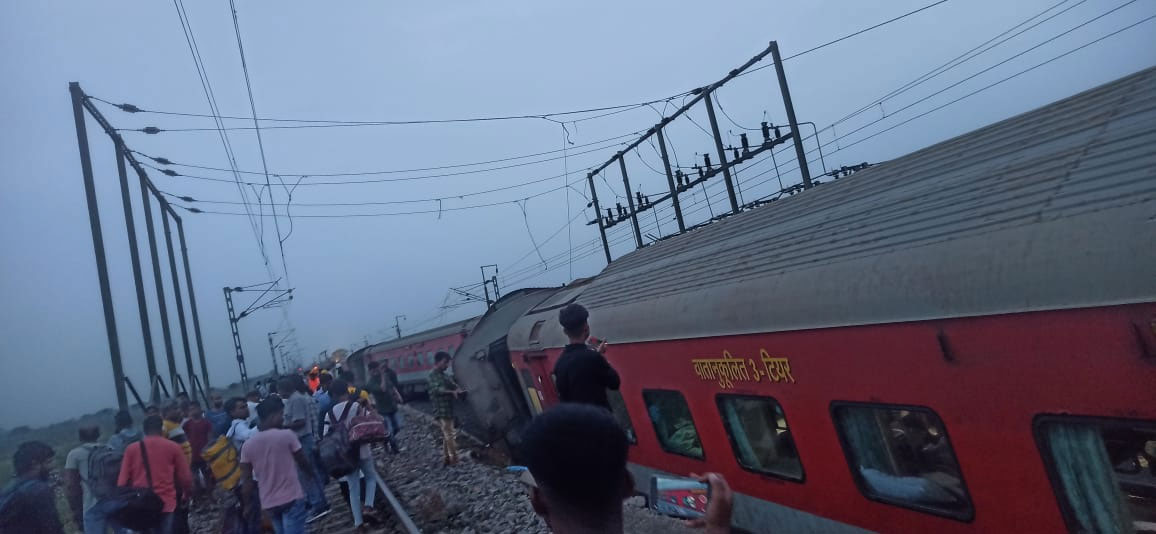 Jharkhand Major Rail Accident Howara-Mumbai Express Derailed Deaths