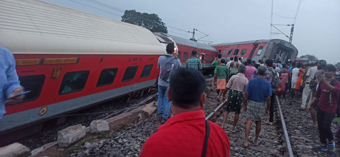 Jharkhand Major Rail Accident Howara-Mumbai Express Derailed Deaths