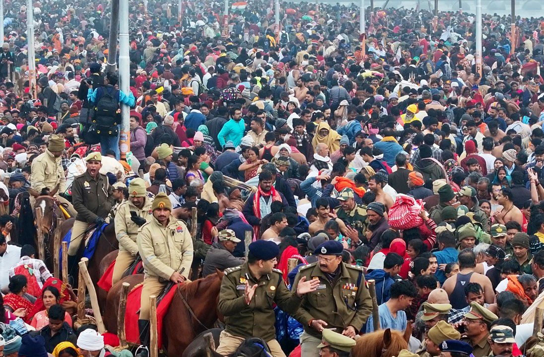 MahaKumbh First Amrit Snan 2025 Makar Sankranti Prayagraj Sangam Video 