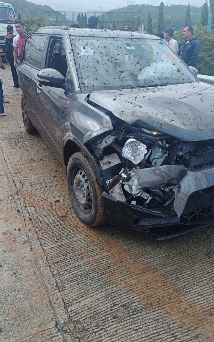    Mumbai Pune Expressway Container Overturned Cars Accident