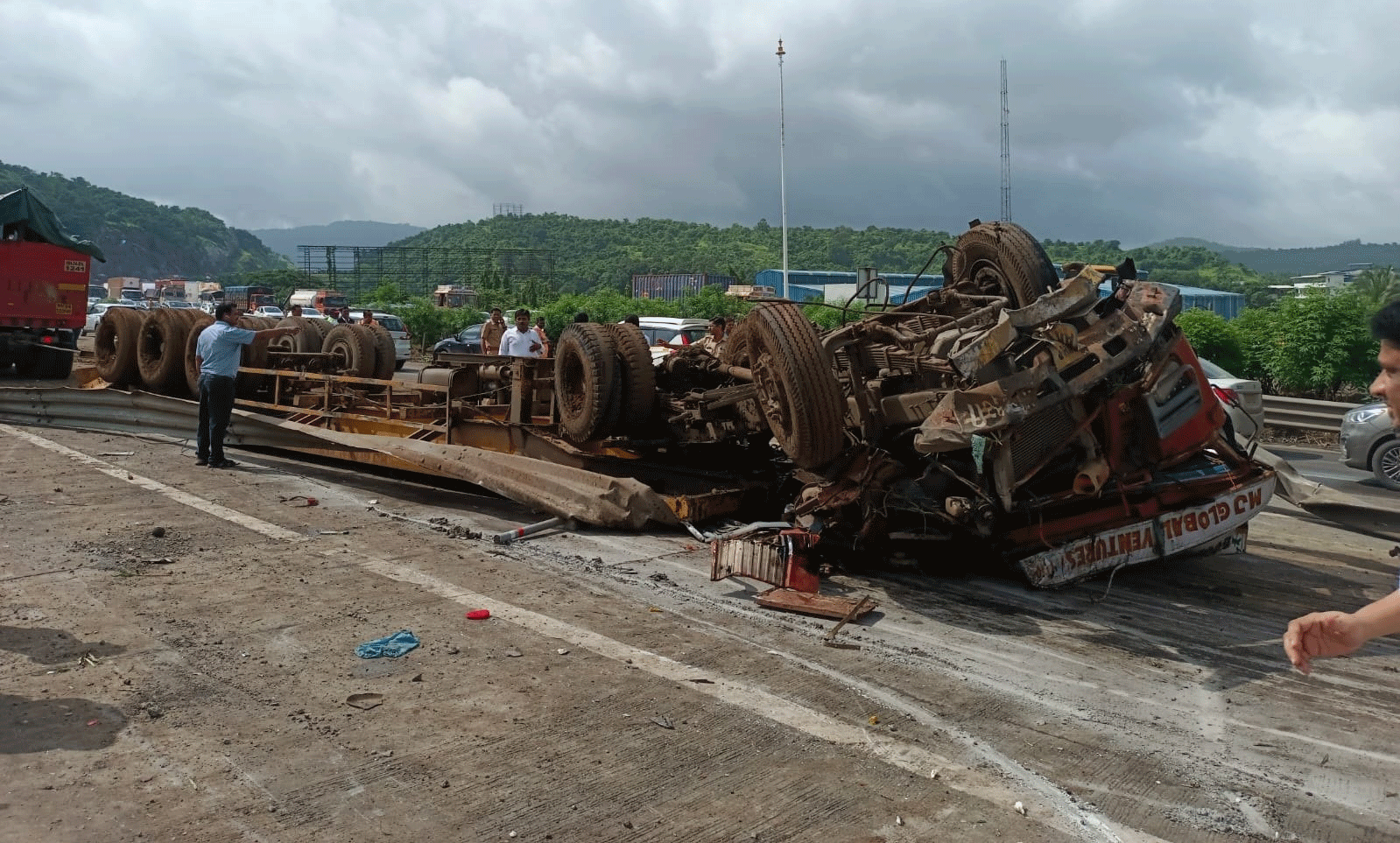    Mumbai Pune Expressway Container Overturned Cars Accident