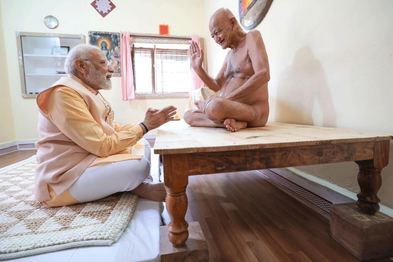 PM Modi at Chandragiri Jain Mandir Receive Blessings of Jain Muni Vidyasagar