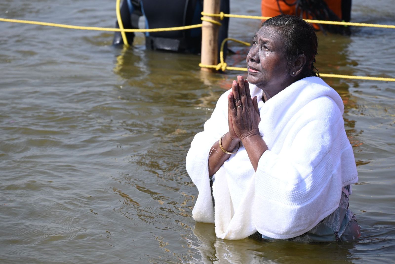 President Droupadi Murmu Takes Holy Dip at Triveni Sangam in MahaKumbh Prayagraj