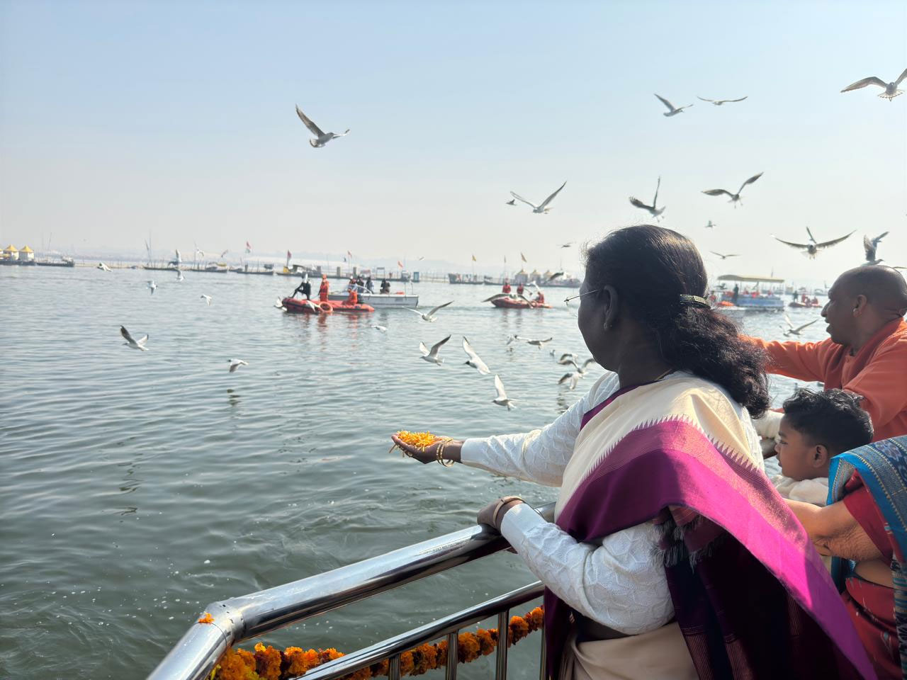 President Droupadi Murmu Takes Holy Dip at Triveni Sangam in MahaKumbh Prayagraj