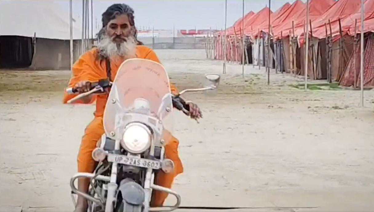 UPSC Baba in MahaKumbh 2025 Story Prayagraj Sangam Mauni Baba Video