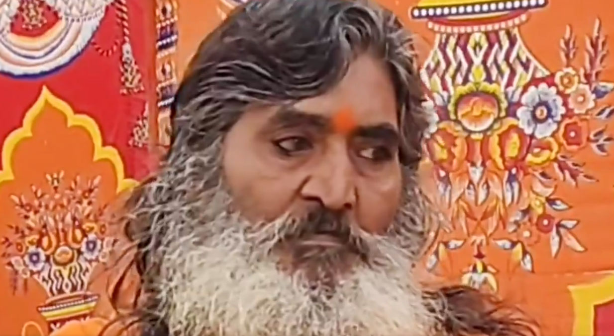 UPSC Baba in MahaKumbh 2025 Story Prayagraj Sangam Mauni Baba Video