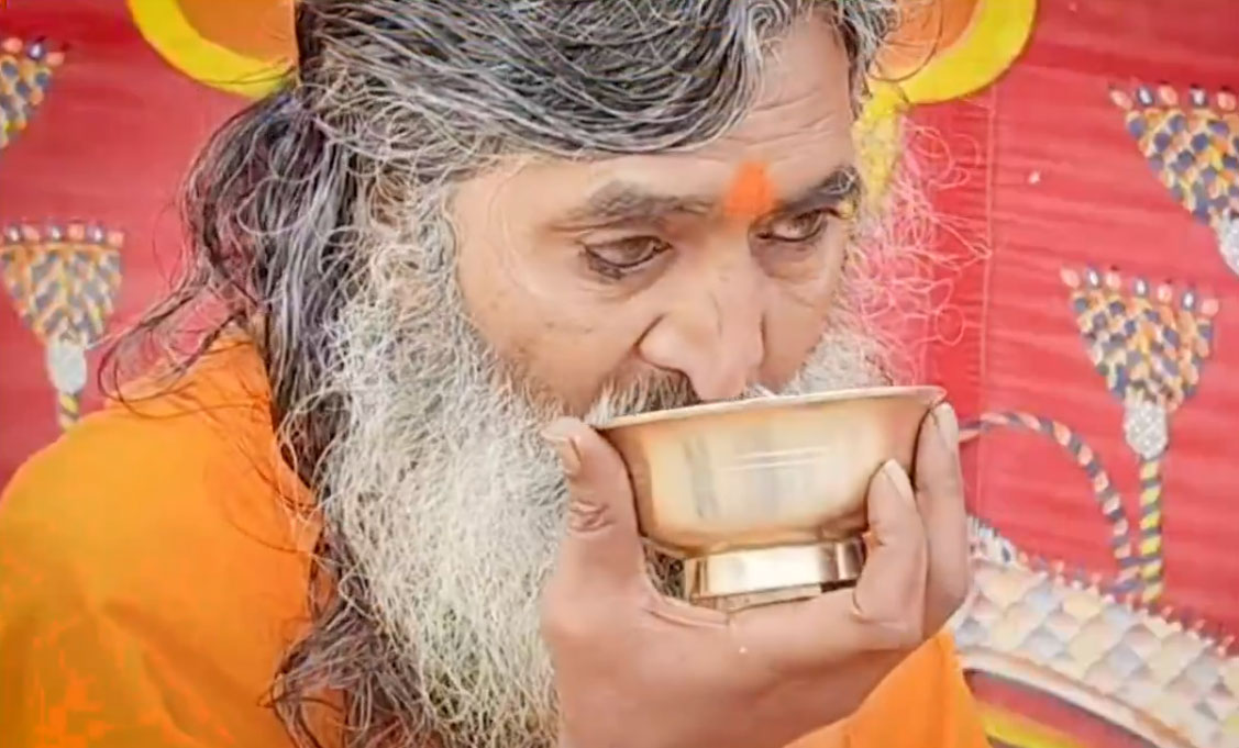 UPSC Baba in MahaKumbh 2025 Story Prayagraj Sangam Mauni Baba Video