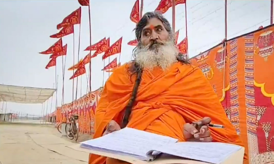 UPSC Baba in MahaKumbh 2025 Story Prayagraj Sangam Mauni Baba Video