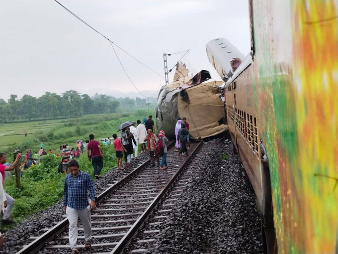 West Bengal Darjeeling Kanchenjunga Express Accident Hit By Goods Train