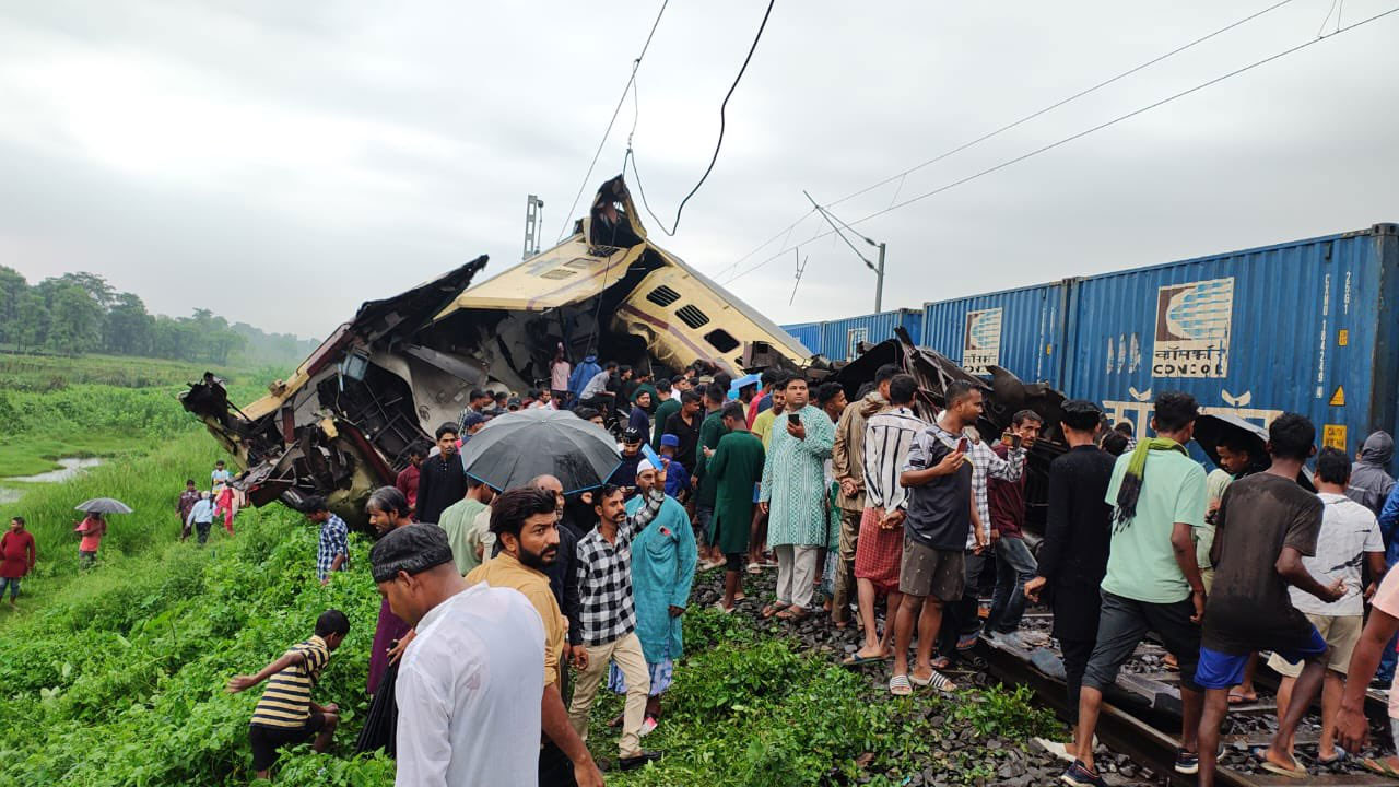 West Bengal Darjeeling Kanchenjunga Express Accident Hit By Goods Train