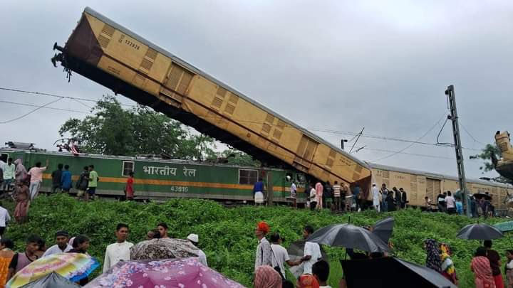 West Bengal Darjeeling Kanchenjunga Express Accident Hit By Goods Train