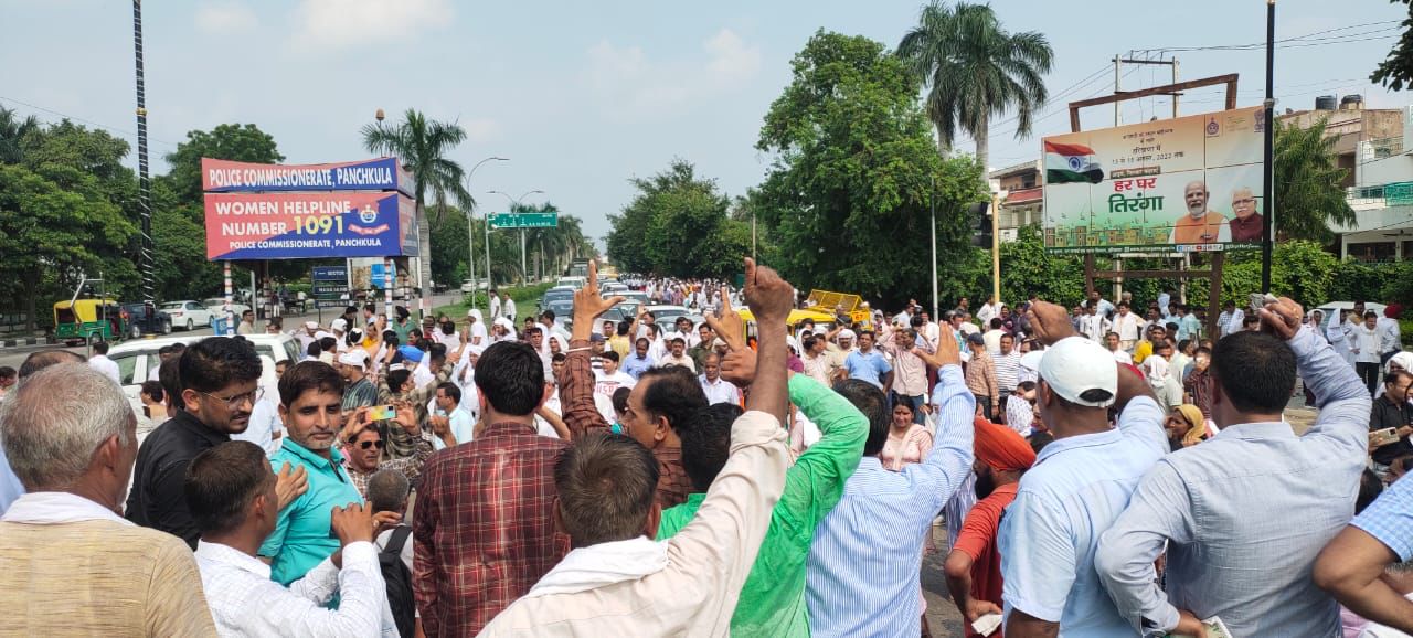 हरियाणा के हजारों शिक्षकों का चंडीगढ़ में हल्ला बोल