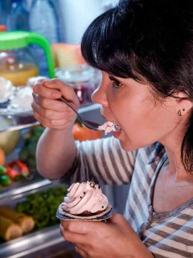 क्या आप Stress Eating के शिकार हैं? जानिए इसे कंट्रोल करने के उपाय।