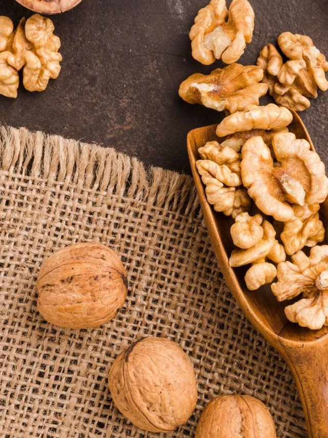 खाली पेट अखरोट खाने से क्या होता है?