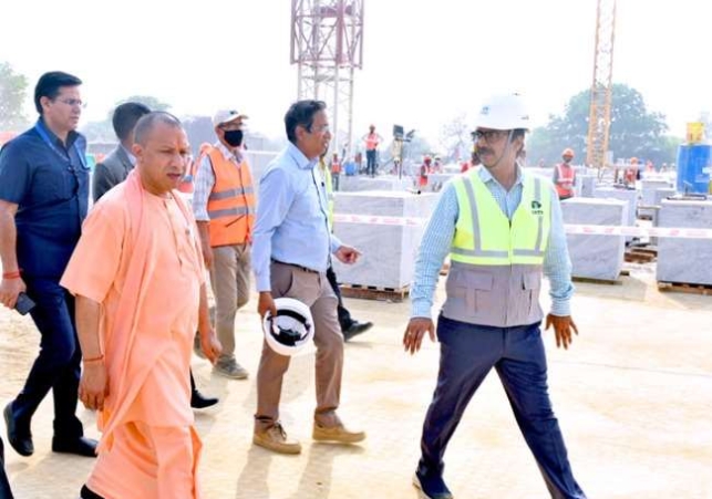 मुख्यमंत्री योगी आदित्यनाथ ने मठ-मंदिरों को व्यावसायिक टैक्स से मुक्त किए जाने का दिया निर्देश