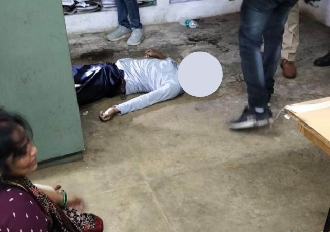 clerk's dead body: लखनऊ में राजभवन के सामने पीडब्ल्यूडी मुख्यालय के कमरे में मिला क्लर्क का शव