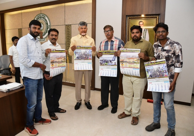 Chief Minister Unveiled the Calendar of Photo Journalists