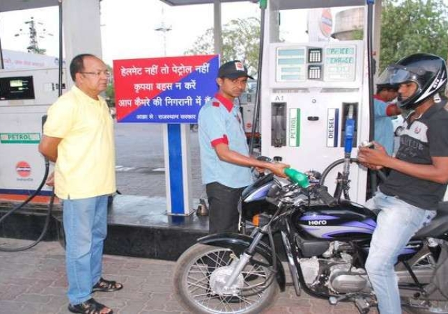 No Helmet No Fuel Policy in Noida from January 26 Petrol Pumps to Deny Fuel