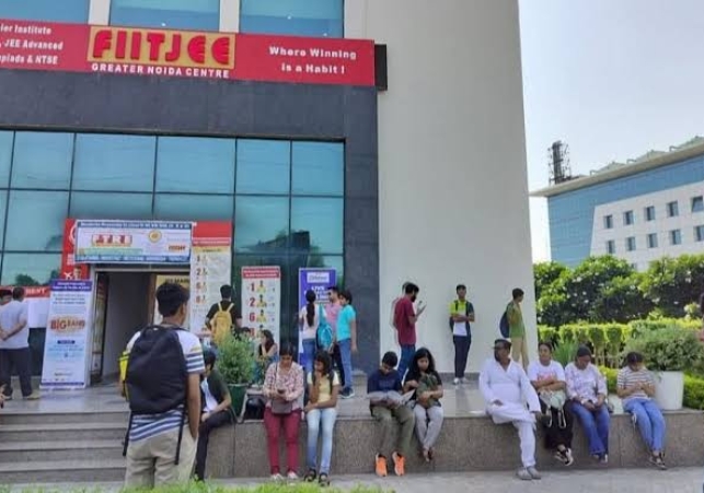 FIITJEE Faces Controversy as Centers Shut Down and Fraud Allegations Surface