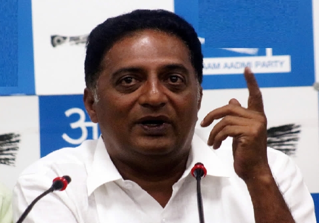 Prakash Raj Maha Kumbh 2025 Viral Pic