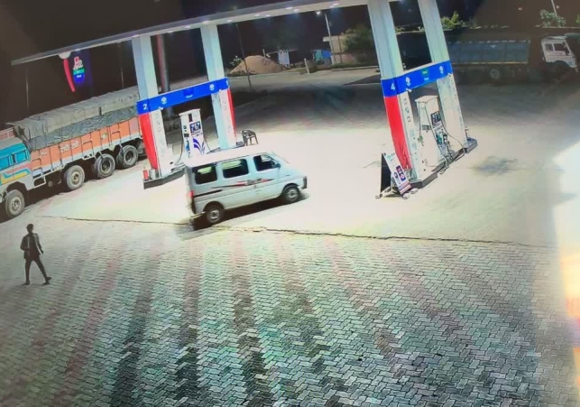 Kanpur: Stolen Van ran out of Petrol