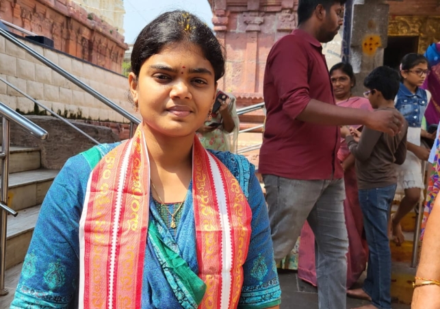 Archery player Surekha reached Mangalgiri Narasimhaswamy Temple