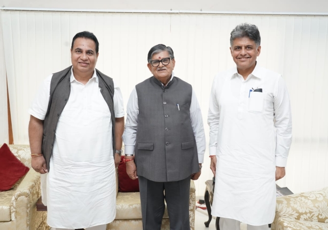 Chandigarh MP Manish Tewari and Chandigarh Pradesh Congress President H.S. Lucky met Punjab Governor