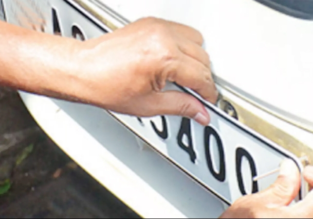 A Man arrested for making fake high security number plate