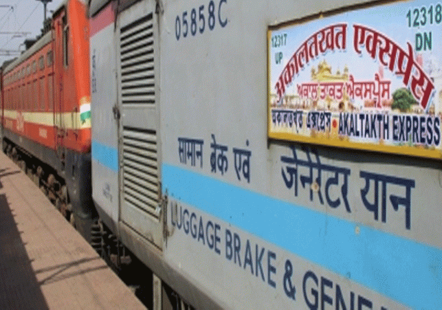 Drunk TTE urinated on woman in train