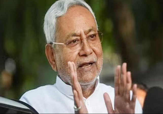 Bihar CM Nitish Kumar Folded His Hands in Front of IAS Officer Video Viral