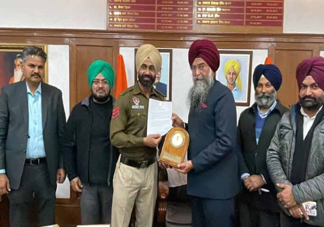 Bodybuilding player Mandeep Singh honored by Kultar Singh Sandhwan