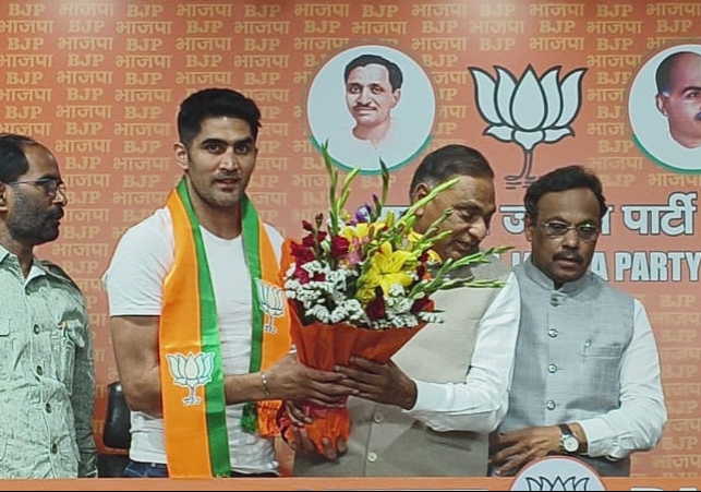 Boxer Vijender Singh Joins BJP in Delhi Near Lok Sabha Chunav 2024