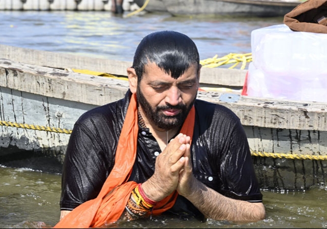 CM Nayab Saini Takes Holy Dip at Triveni Sangam in MahaKumbh Prayagraj Video