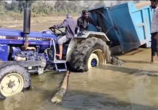 Mining mafia rammed Tractor on Forest Workers