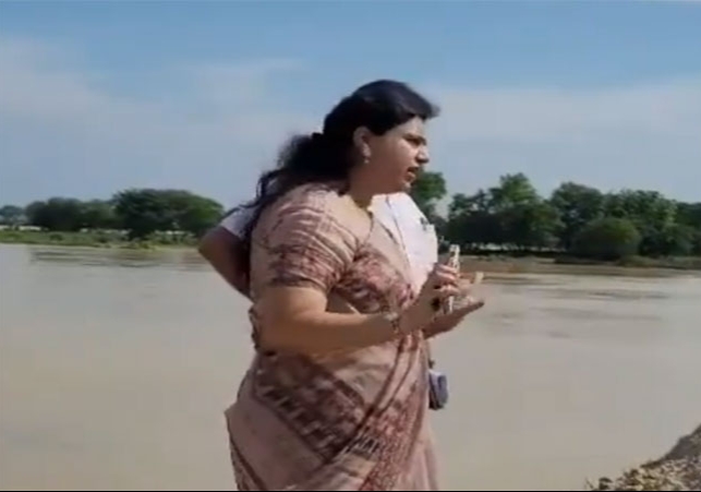 Deoria DM IAS Divya Mittal Flood Affected Areas Inspection Video Viral