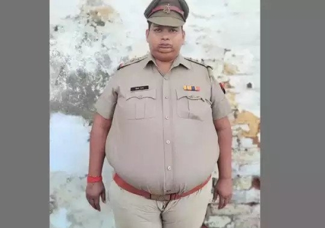 Fake Police Inspector Of 180 Kg